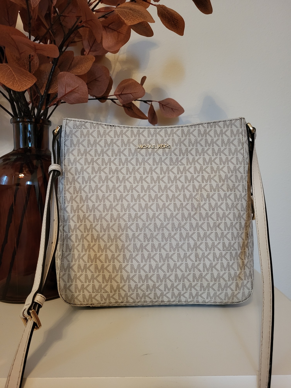 Michael Kors Large Signature Print Crossbody Bag - Picture 2 of 7